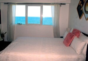 1 Schlafzimmer, Zimmersafe, Schreibtisch, Bügeleisen/Bügelbrett