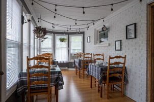 Desayuno completo incluido todos los días 