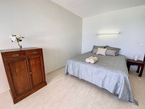 2 bedrooms, desk, iron/ironing board, travel cot