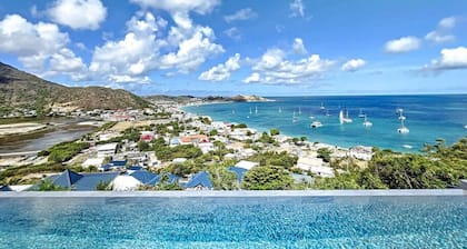 Frangipani Room in Villa Diamant, swimming pool, sea view