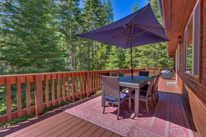 Outdoor dining - Tahoe City Serenity - TLUXP (Tahoe City)