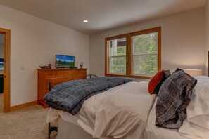 4 bedrooms, Internet - Tahoe City Serenity - TLUXP (Tahoe City)