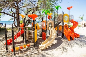 Área de juegos infantiles al aire libre