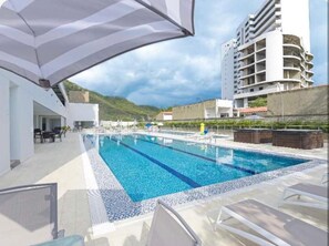 Exercise/lap pool