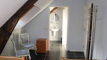 3 quartos, berço de viagem, Wi-Fi de cortesia, roupa de cama