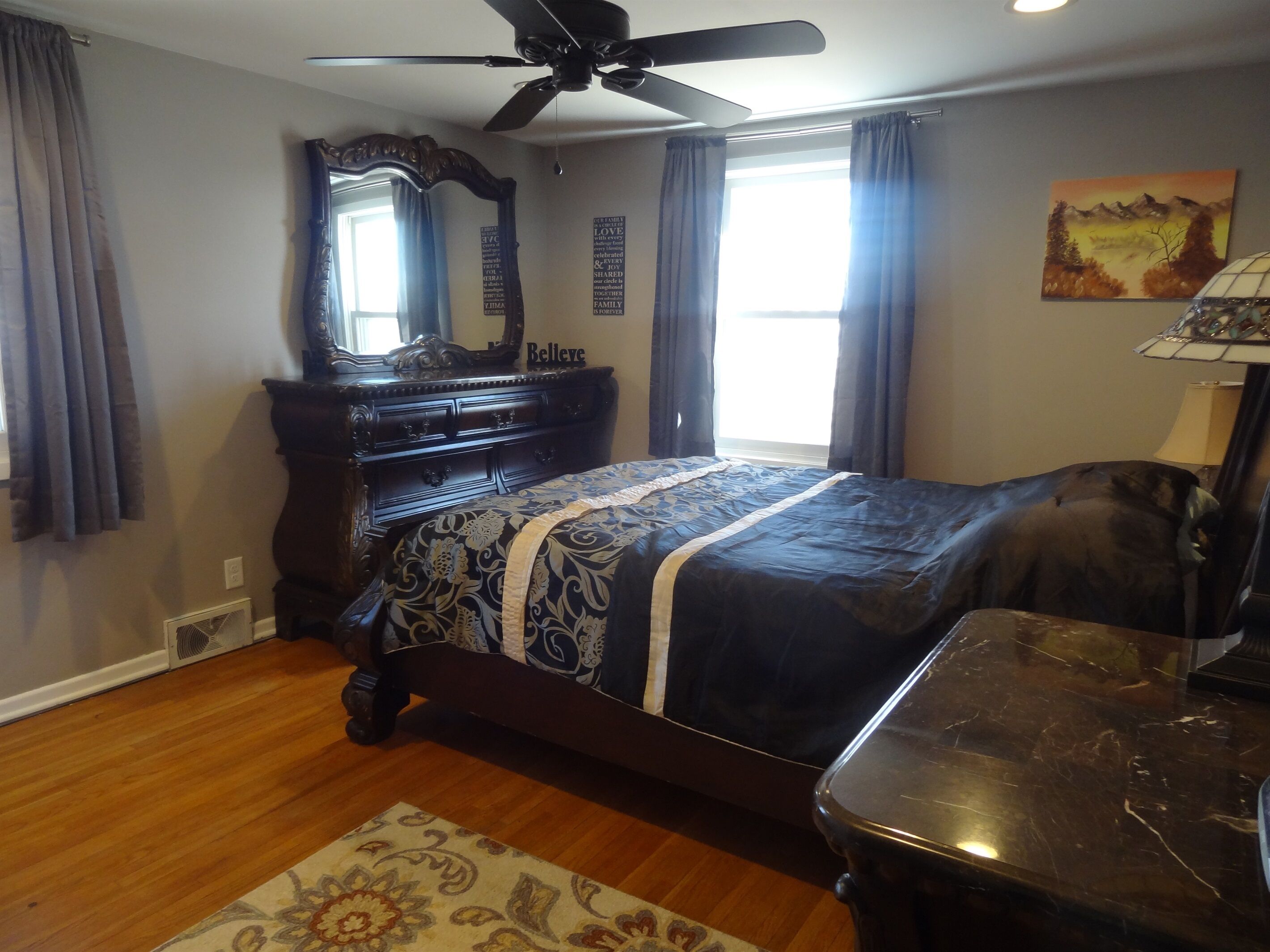 3 bedrooms, desk, iron/ironing board, travel crib