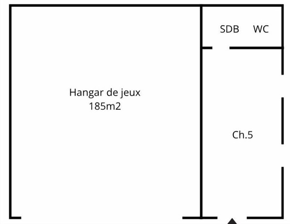 A room layout with a 'Hangar de jeux' area of 185m2, a 'SDB' section, and a 'WC' (water closet).