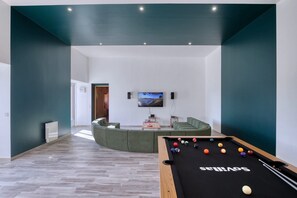 Games room - So Villa Noé Michel (72) - Heated pool - Basketball - 2h Paris - 30 p. (Vallon-sur-Gée)