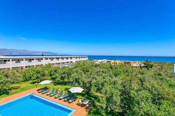 Pool - Villa Ilos by Villa Plus (Pyrgos Psilonerou)