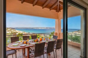 Outdoor dining - Villa Katerina Pente by Villa Plus (Kalives)