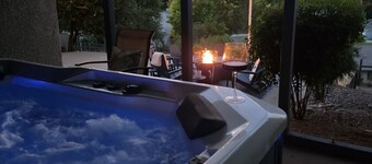 Paso Wine Oasis: Hot Tub, Sauna, King Beds, Views