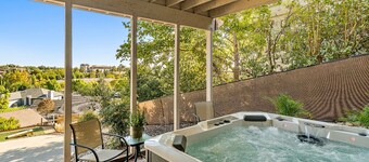Wine Country Escape: King Beds, Hot Tub & EV Charger