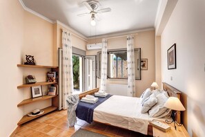 4 bedrooms, iron/ironing board, free WiFi, bed sheets