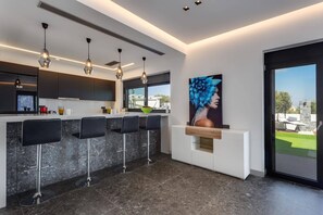 Microondas y lavavajillas 