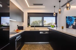 Microondas y lavavajillas 