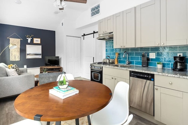 Frigorífic, microones, forn i placa de cuina