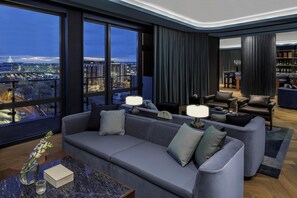 2 bars/lounges