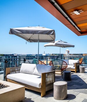 2 bars/lounges - The Morrow Washington Dc, Curio Collection By Hilton (Washington)