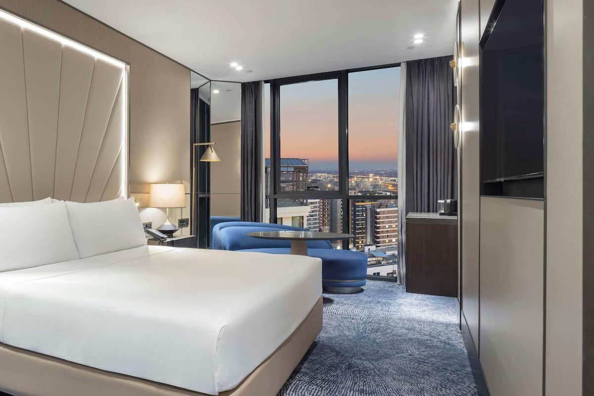 Hypo-allergenic bedding available, minibar, in-room safe