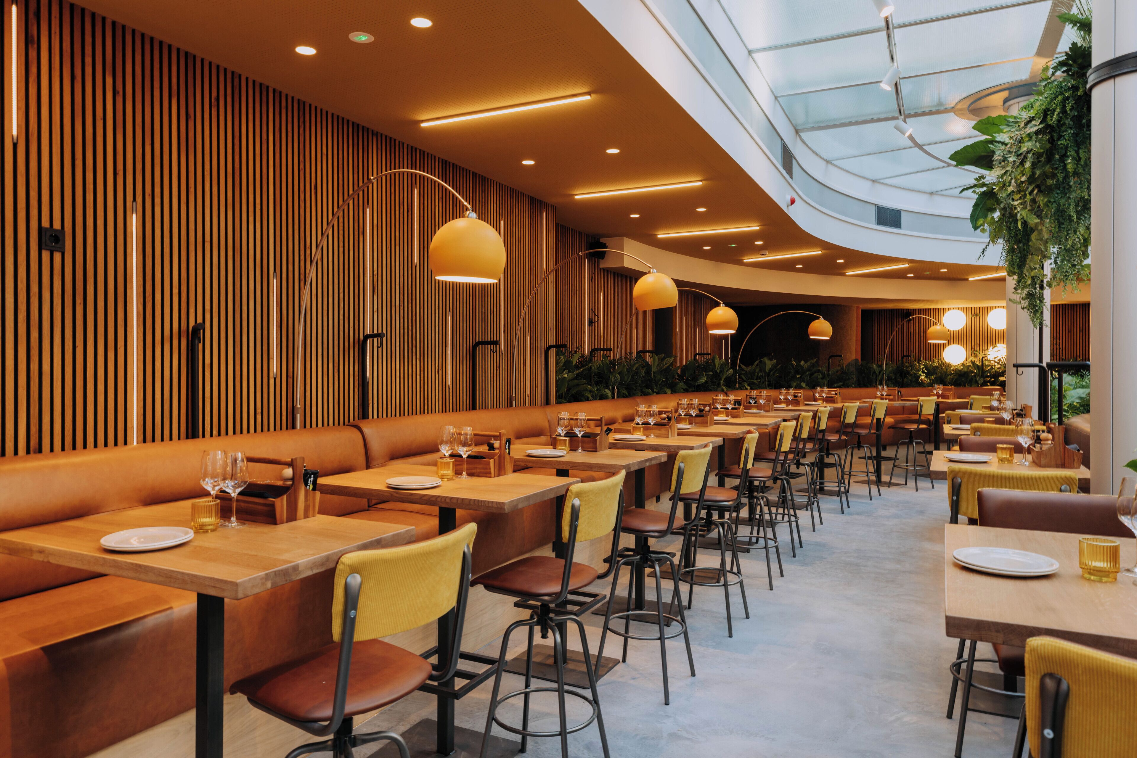 Daily continental breakfast (EUR 22.5 per person)