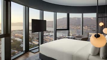 Premium Room, 1 King Bed, Non Smoking, Sea View (Corner)