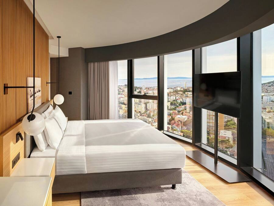 Premium Room, 1 King Bed, Sea View (Corner) | In-room safe, desk, laptop workspace, blackout curtains
