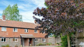 A two-story brick house with a gravel driveway and a stone wall. - 3 bedroom accommodation in Knapton, near North Walsham (Knapton, near North Walsham)