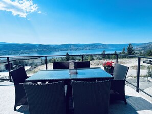 تناول الطعام بالخارج