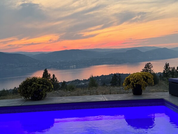 حمّام سباحة خارجي، حمّام سباحة مُدفَّأ