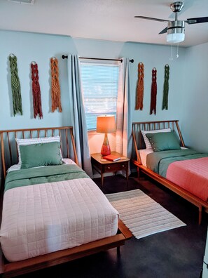 2 bedrooms, iron/ironing board, free WiFi, bed sheets