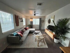 Smart TV, books, stereo