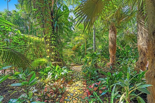 Flamingo Casita - Wander through a Garden Hideaway with Shared Pool
