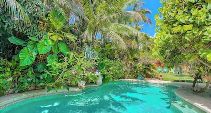 Flamingo Casita - Wander through a Garden Hideaway with Shared Pool