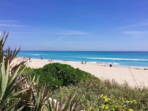 Flamingo Casita - Wander through a Garden Hideaway with Shared Pool