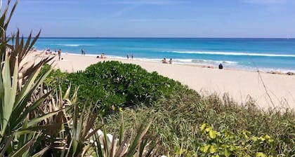 Flamingo Casita - Wander through a Garden Hideaway with Shared Pool