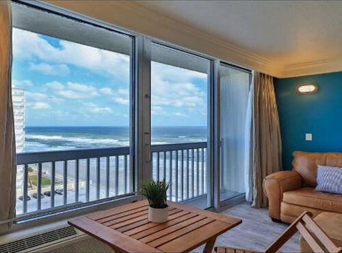 Enjoy sunrise AND sunset! Best of both worlds! Beachfront beauty you'll love!!!!