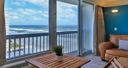 Enjoy sunrise AND sunset! Best of both worlds! Beachfront beauty you'll love!!!!