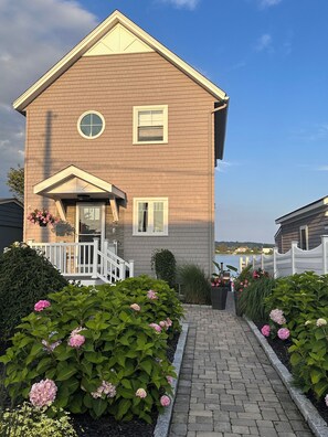 Exterior - Stunning Waterfront Home-Outdoor Kitchen & Living, Pizza Oven, Fireplace & Dock (Portsmouth)