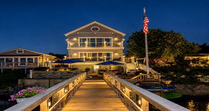 Bella Vista, Luxury Waterfront Retreat Private Dock, Outdoor Living Near Newport