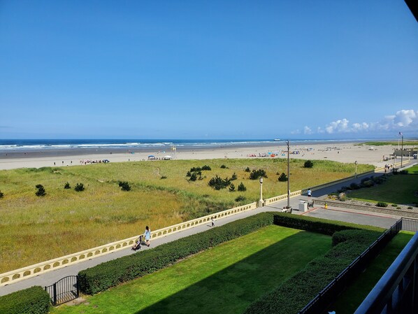 Am Strand, Liegestühle, Strandtücher