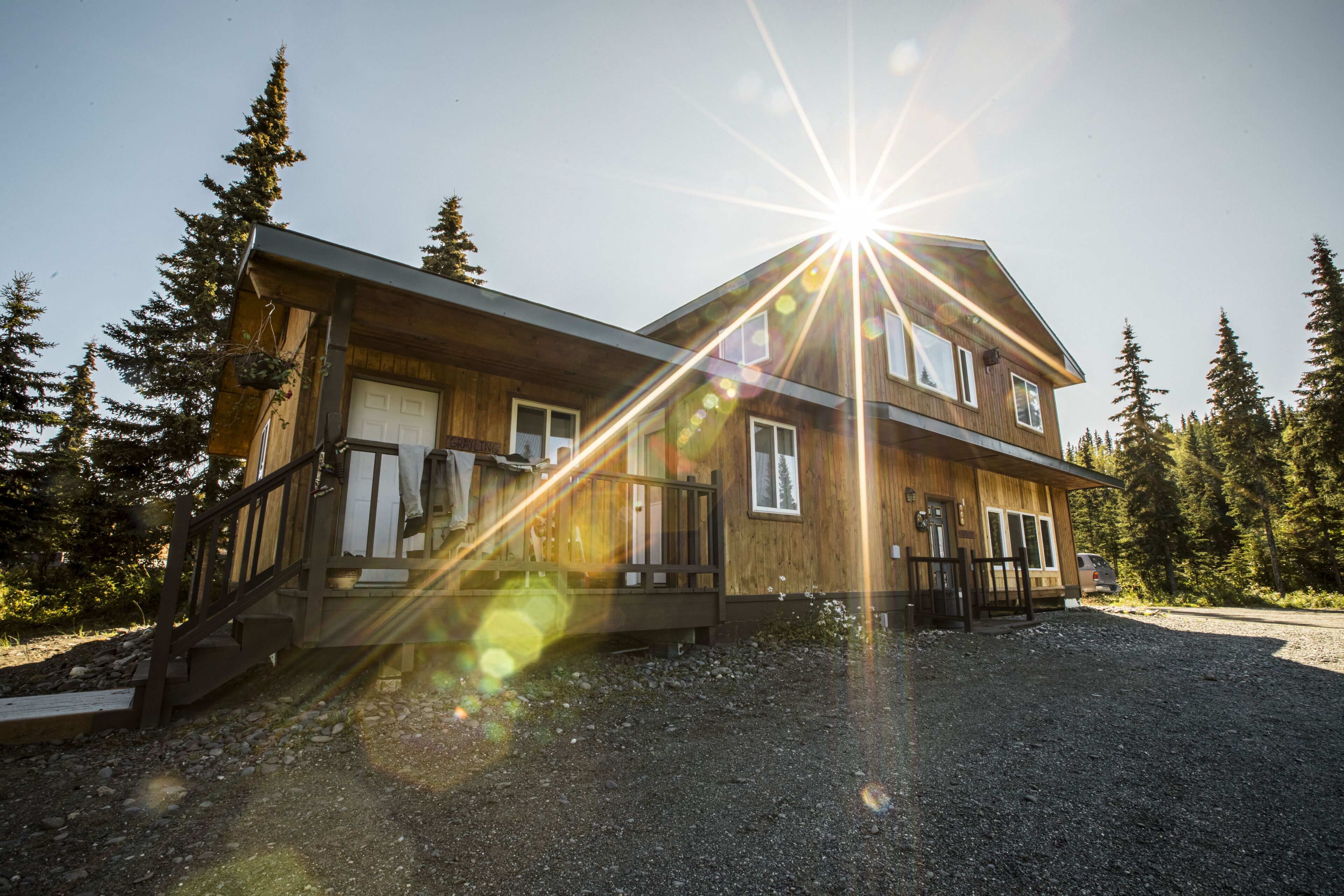 Chinook Cabin offers serene space on gorgeous Kasilof River.  5 min to fishing