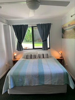 1 bedroom, iron/ironing board, travel crib, free WiFi - Maroochydore Delight (Maroochydore)