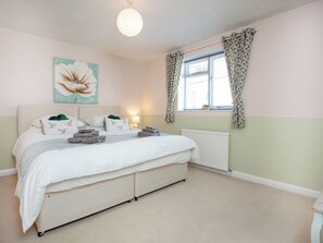 2 عدّة غرف نوم وواي فاي مجانًا وملاءات أسرّة