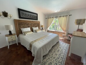 3 slaapkamers, een strijkplank/strijkijzer, wifi, beddengoed