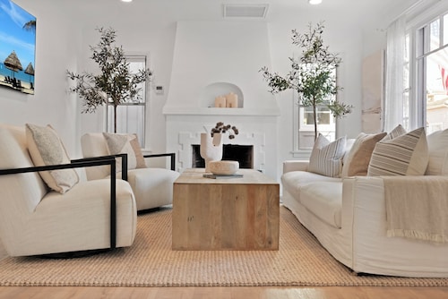 Classic Balboa Cottage, Newly Updated with A/C!