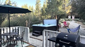 Outdoor dining - Juniper's Cottage - Hot Tub, Fireplace, Fenced Yard, Pet Friendly (Big Bear City)