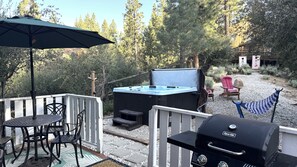 Outdoor dining - Juniper's Cottage - Hot Tub, Fireplace, Fenced Yard, Pet Friendly (Big Bear City)