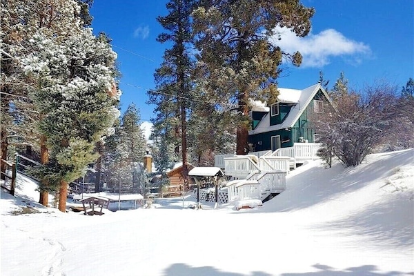 Snow covered Big Bear Cool Cabins, Juniper's Cottage