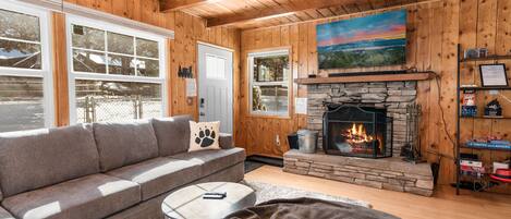 Smart TV, fireplace