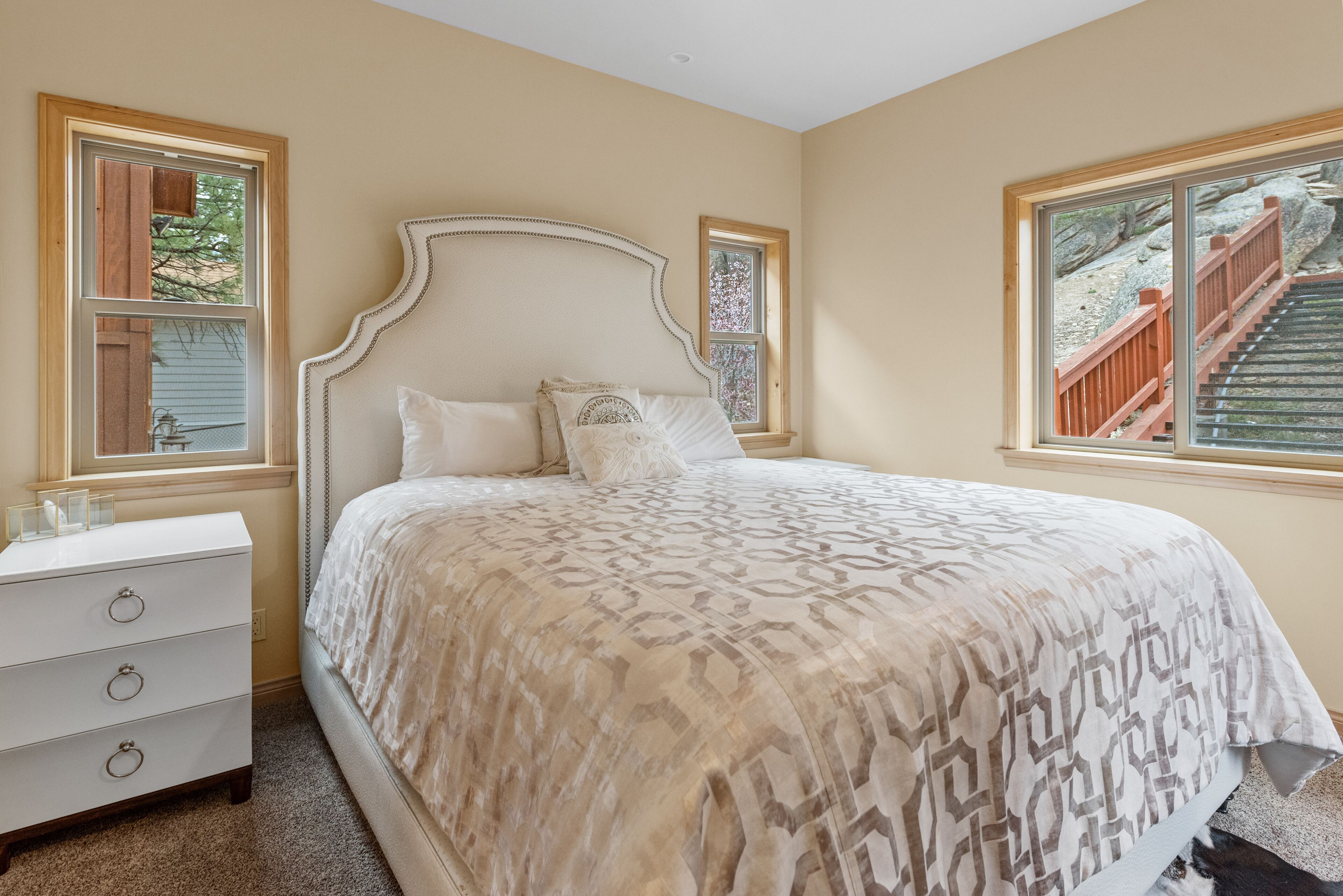 3 室のベッドルーム、旅行用ベビーベッド、WiFi (無料)、ベッドシーツ